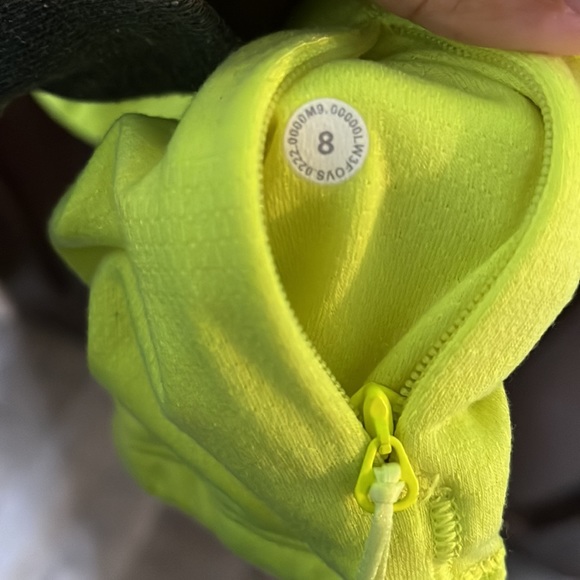 Lululemon lightweight cinched hem hiking shirt size 8 - Picture 4 of 4